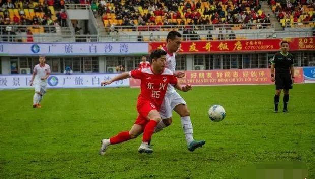 中国东兴—越南芒街元宵节足球友谊赛在东兴市举行