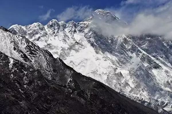 中国小伙在尼泊尔珠峰地区独自徒步身亡