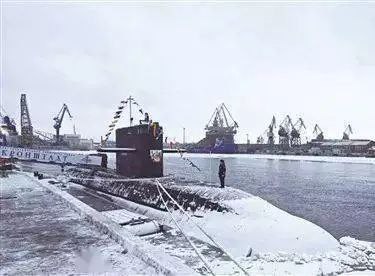 俄海军接收首艘拉达级常规潜艇